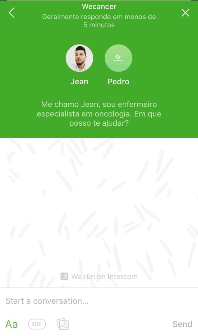 Tela do aplicativo Wecancer com chat entre enfermeiro oncológico e paciente.